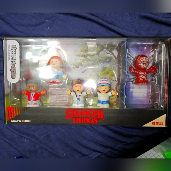 Mattel Other - LITTLE PEOPLE STRANGER THINGS MAX'S SONG COLLECTIBLES